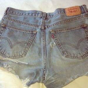 Levi’s distresses shorts